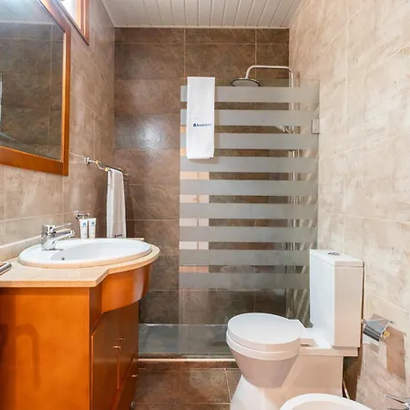 Host Wise - Spacious Sunny House With Terrace & Bbq Apartmán