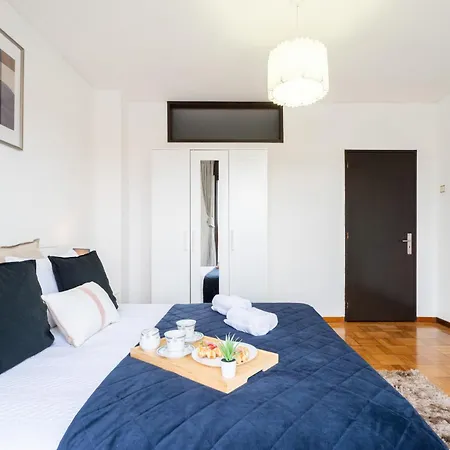 Host Wise - Spacious Sunny House With Terrace & Bbq Apartmán