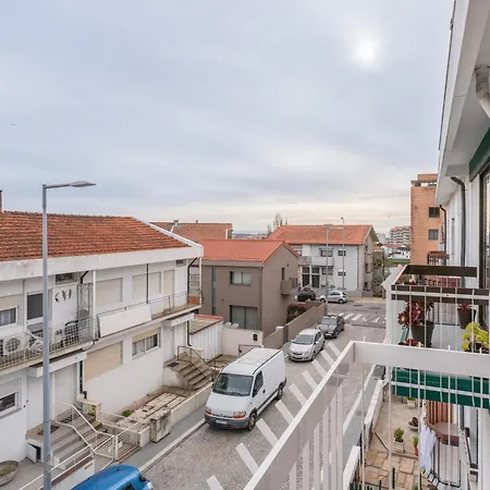 Apartmán Host Wise - Spacious Sunny House With Terrace & Bbq